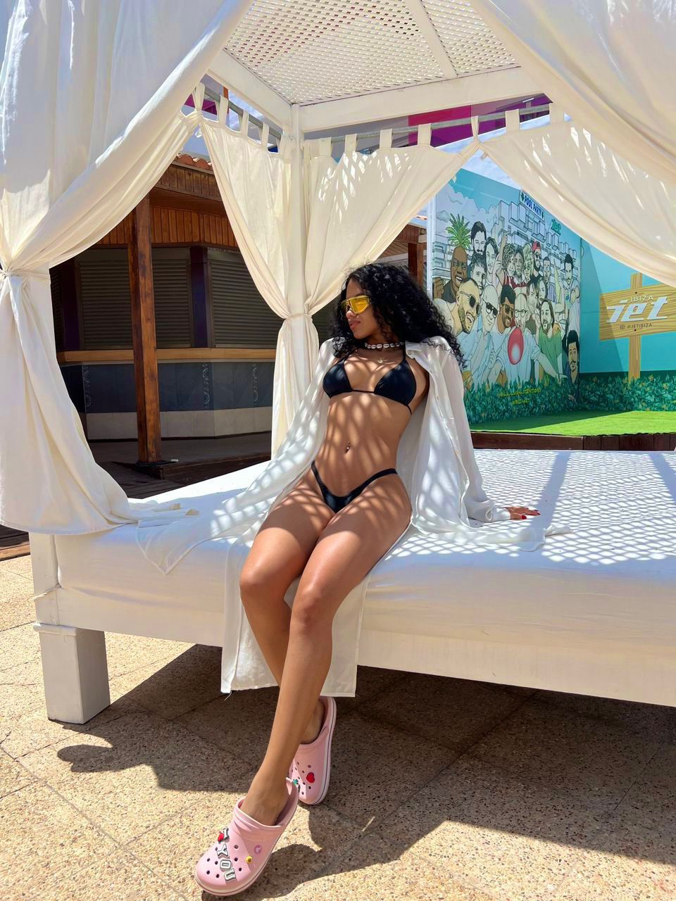 Escort - KENDAL - Ibiza Tops